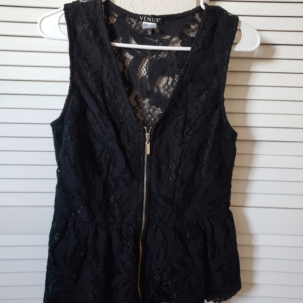 Venus top size small